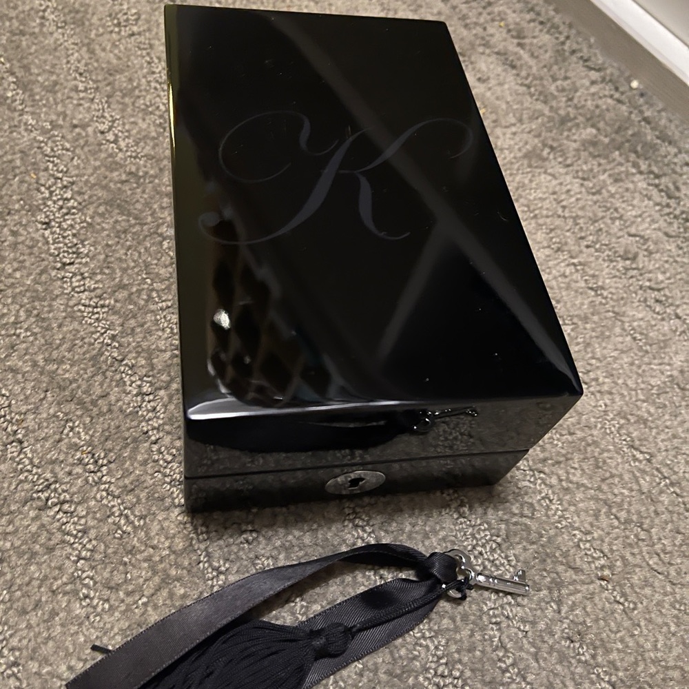 Kilian Cologne Box with key